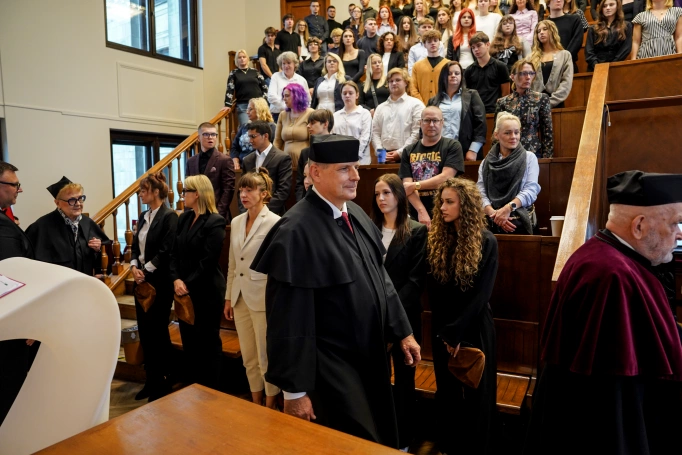 Zdjęcie nr 16 z galerii Gaudeamus igitur. Uroczystość inauguracji roku akademickiego na stołecznym wydziale Akademii WSB. Fotogaleria II