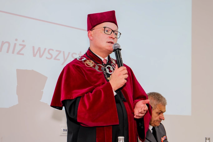 Zdjęcie nr 3 z galerii Uroczysta Inauguracja Roku Akademickiego 2026/2027 w Akademii WSB w Jaworznie