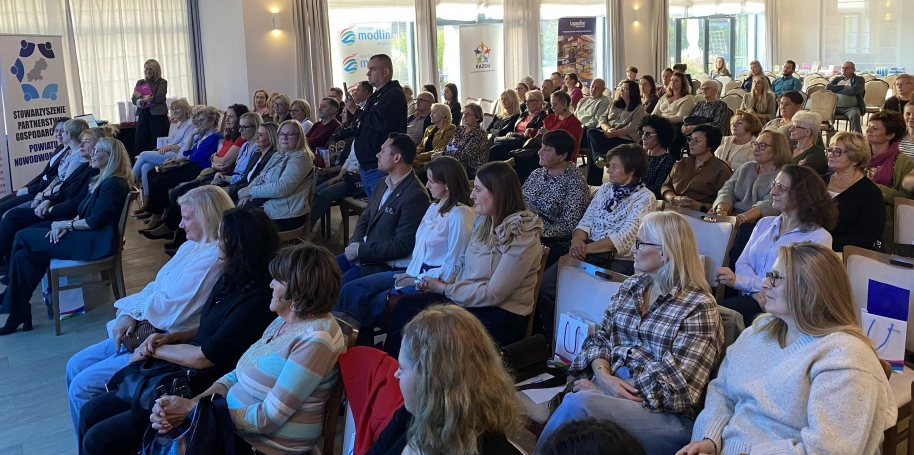 Zdjęcie nr 3 z galerii Nowy Dw&oacute;r Mazowiecki: Konferencja naukowa pod patronatem Akademii WSB 