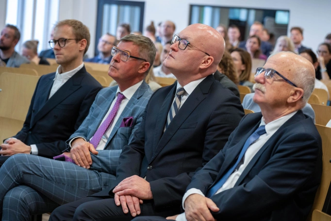 Zdjęcie nr 21 z galerii Akademia WSB uroczyście powitała nowych doktorant&oacute;w. Inauguracja Roku Akademickiego 2026/2027