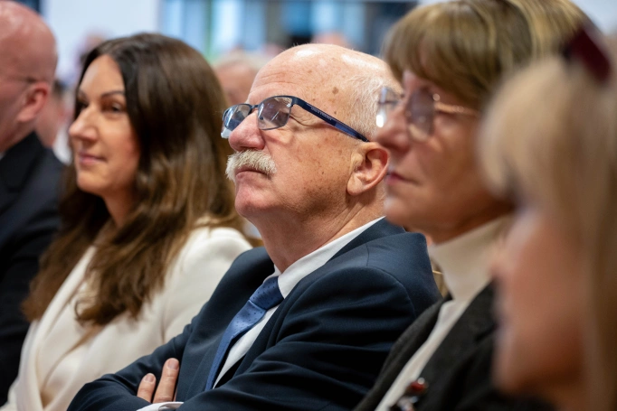 Zdjęcie nr 25 z galerii Akademia WSB uroczyście powitała nowych doktorant&oacute;w. Inauguracja Roku Akademickiego 2026/2027
