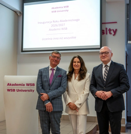 Zdjęcie nr 2 z galerii Akademia WSB uroczyście powitała nowych doktorant&oacute;w. Inauguracja Roku Akademickiego 2026/2027