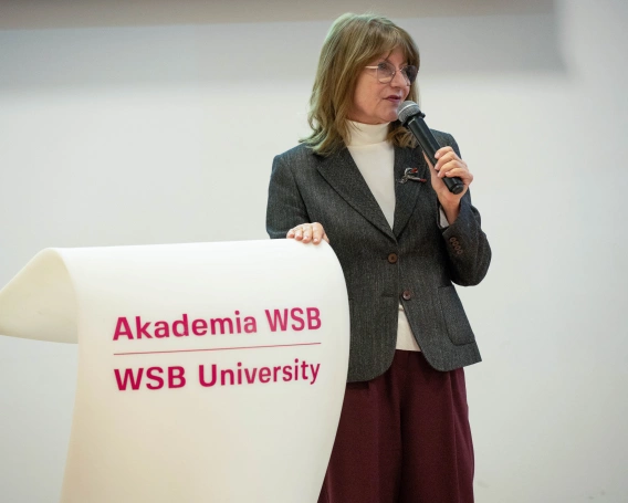 Zdjęcie nr 11 z galerii Akademia WSB uroczyście powitała nowych doktorant&oacute;w. Inauguracja Roku Akademickiego 2026/2027