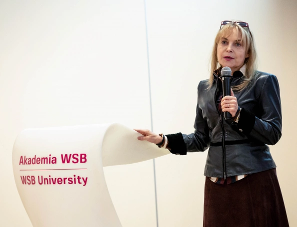 Zdjęcie nr 13 z galerii Akademia WSB uroczyście powitała nowych doktorant&oacute;w. Inauguracja Roku Akademickiego 2026/2027