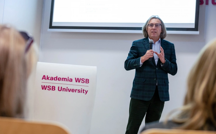 Zdjęcie nr 15 z galerii Akademia WSB uroczyście powitała nowych doktorant&oacute;w. Inauguracja Roku Akademickiego 2026/2027