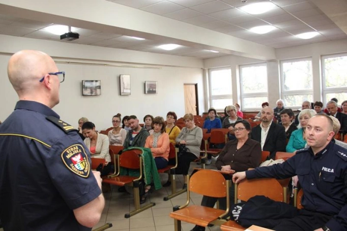 Zdjęcie nr 6 z galerii Debata "Bezpieczny senior"