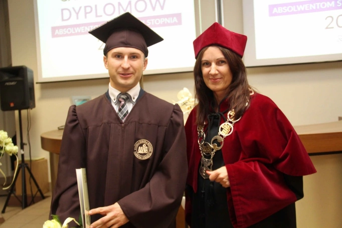 Zdjęcie nr 89 z galerii Gala wręczenia dyplom&oacute;w absolwentom studi&oacute;w II stopnia