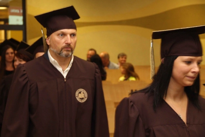 Zdjęcie nr 10 z galerii Gala wręczenia dyplom&oacute;w absolwentom studi&oacute;w II stopnia