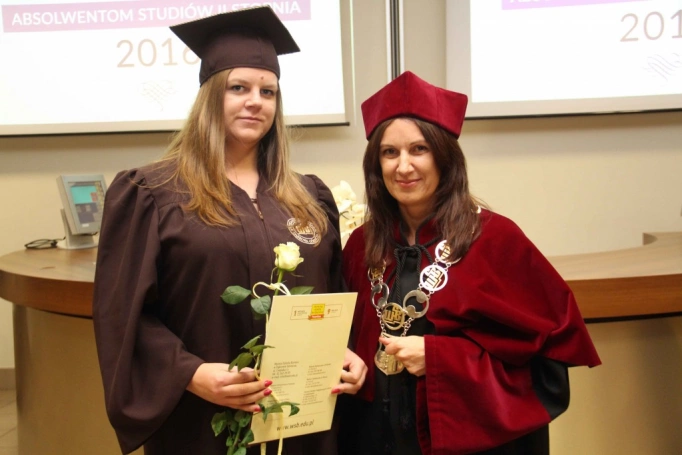 Zdjęcie nr 95 z galerii Gala wręczenia dyplom&oacute;w absolwentom studi&oacute;w II stopnia