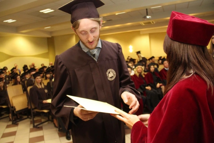 Zdjęcie nr 96 z galerii Gala wręczenia dyplom&oacute;w absolwentom studi&oacute;w II stopnia