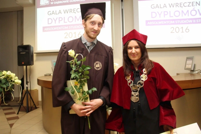 Zdjęcie nr 97 z galerii Gala wręczenia dyplom&oacute;w absolwentom studi&oacute;w II stopnia