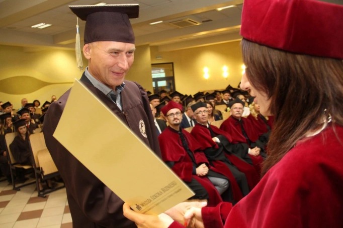 Zdjęcie nr 100 z galerii Gala wręczenia dyplom&oacute;w absolwentom studi&oacute;w II stopnia