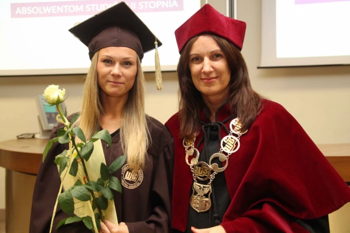 Zdjęcie nr 104 z galerii Gala wręczenia dyplom&oacute;w absolwentom studi&oacute;w II stopnia