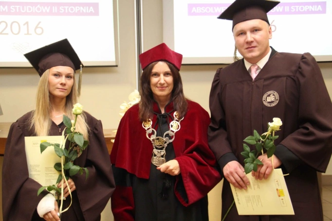 Zdjęcie nr 108 z galerii Gala wręczenia dyplom&oacute;w absolwentom studi&oacute;w II stopnia