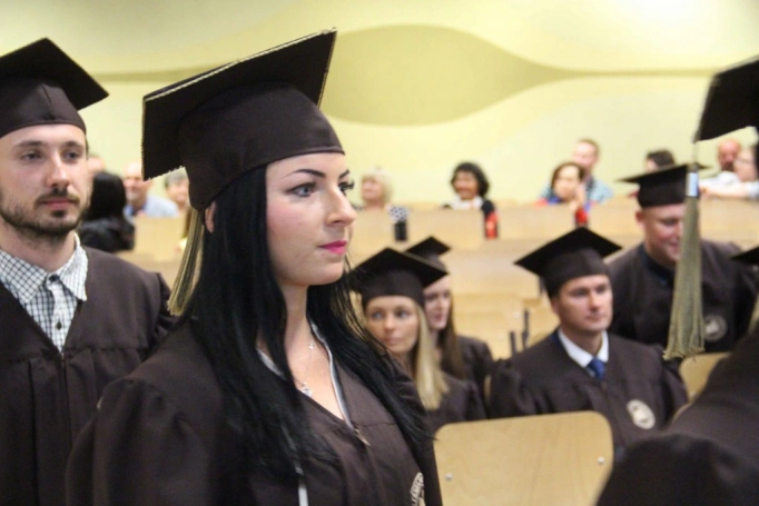 Zdjęcie nr 13 z galerii Gala wręczenia dyplom&oacute;w absolwentom studi&oacute;w II stopnia