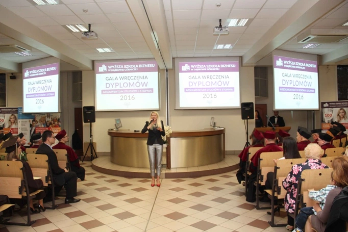 Zdjęcie nr 119 z galerii Gala wręczenia dyplom&oacute;w absolwentom studi&oacute;w II stopnia