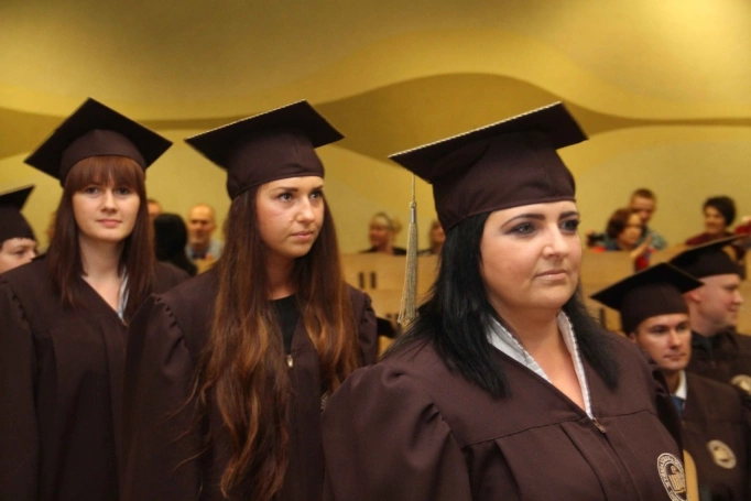 Zdjęcie nr 14 z galerii Gala wręczenia dyplom&oacute;w absolwentom studi&oacute;w II stopnia