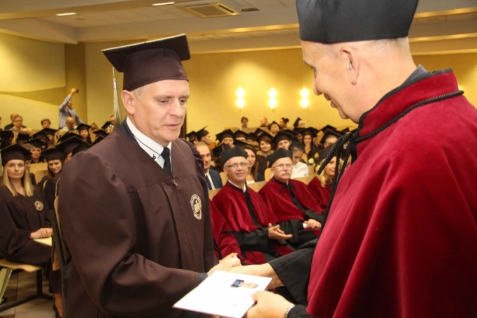 Zdjęcie nr 133 z galerii Gala wręczenia dyplom&oacute;w absolwentom studi&oacute;w II stopnia