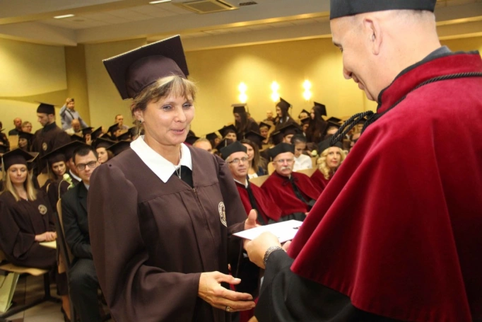 Zdjęcie nr 134 z galerii Gala wręczenia dyplom&oacute;w absolwentom studi&oacute;w II stopnia