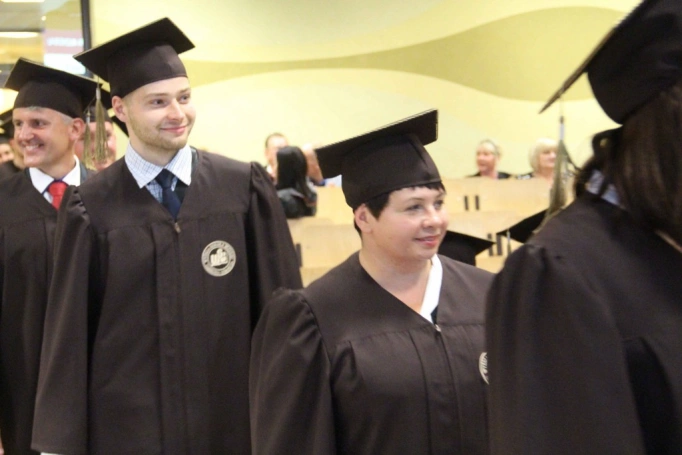 Zdjęcie nr 15 z galerii Gala wręczenia dyplom&oacute;w absolwentom studi&oacute;w II stopnia