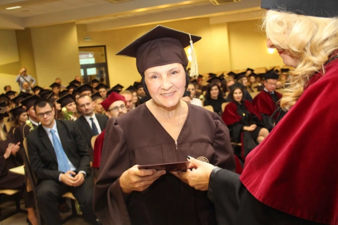 Zdjęcie nr 135 z galerii Gala wręczenia dyplom&oacute;w absolwentom studi&oacute;w II stopnia