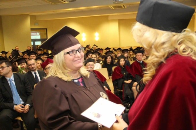 Zdjęcie nr 137 z galerii Gala wręczenia dyplom&oacute;w absolwentom studi&oacute;w II stopnia