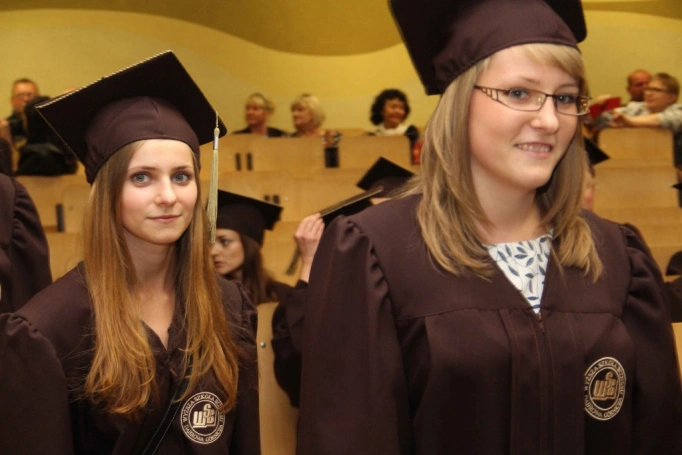 Zdjęcie nr 17 z galerii Gala wręczenia dyplom&oacute;w absolwentom studi&oacute;w II stopnia