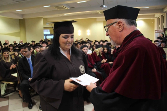 Zdjęcie nr 156 z galerii Gala wręczenia dyplom&oacute;w absolwentom studi&oacute;w II stopnia