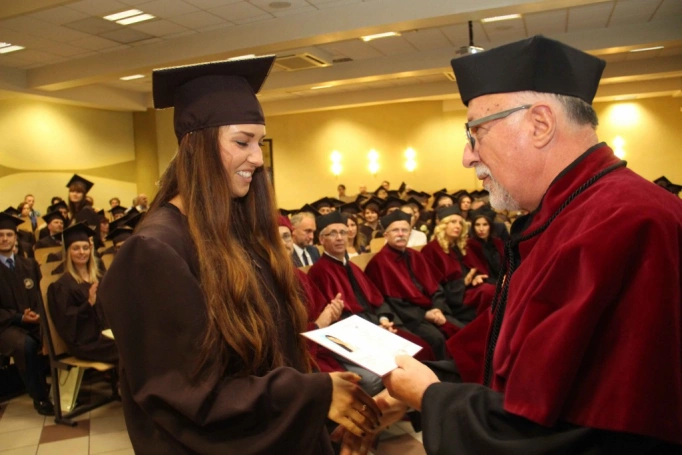 Zdjęcie nr 157 z galerii Gala wręczenia dyplom&oacute;w absolwentom studi&oacute;w II stopnia