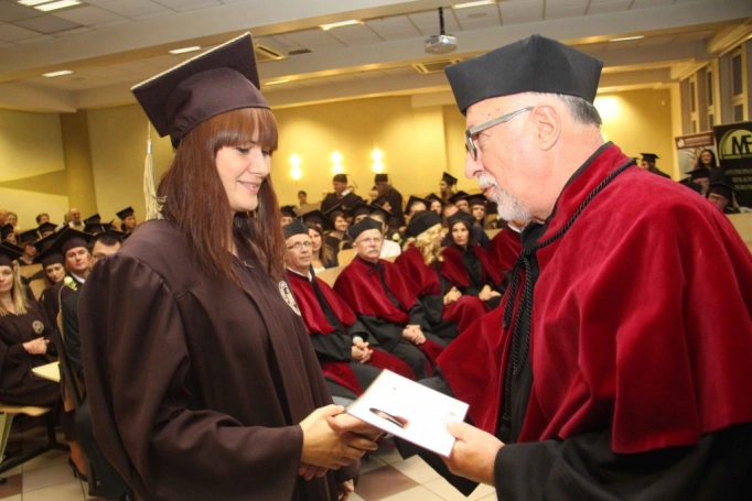 Zdjęcie nr 159 z galerii Gala wręczenia dyplom&oacute;w absolwentom studi&oacute;w II stopnia