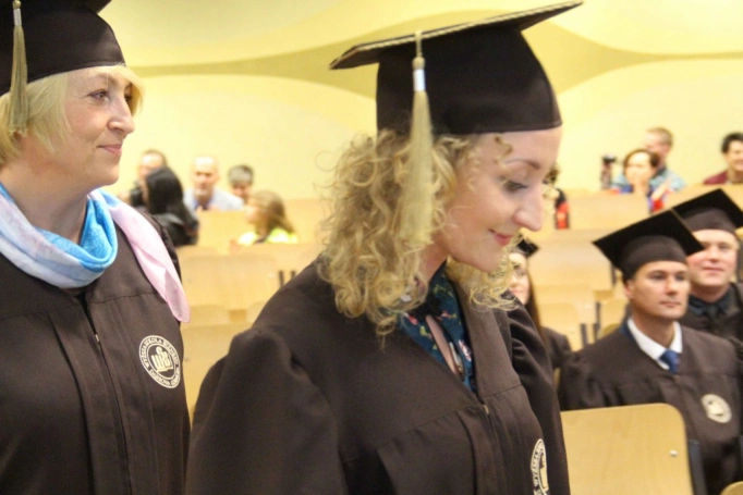 Zdjęcie nr 18 z galerii Gala wręczenia dyplom&oacute;w absolwentom studi&oacute;w II stopnia