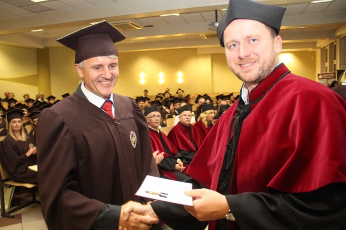 Zdjęcie nr 162 z galerii Gala wręczenia dyplom&oacute;w absolwentom studi&oacute;w II stopnia