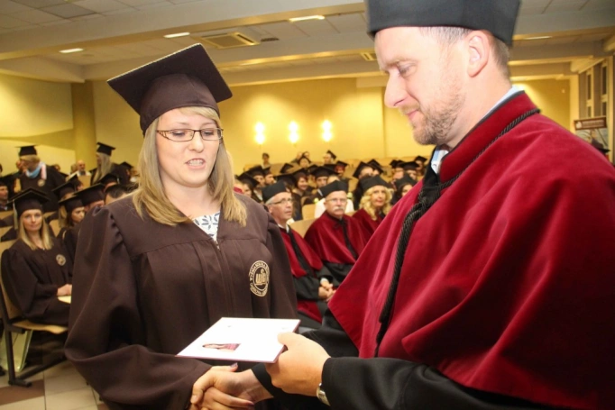 Zdjęcie nr 166 z galerii Gala wręczenia dyplom&oacute;w absolwentom studi&oacute;w II stopnia