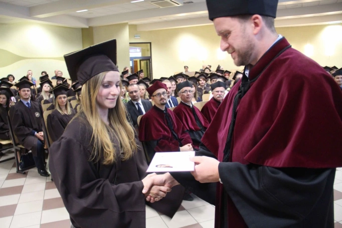 Zdjęcie nr 168 z galerii Gala wręczenia dyplom&oacute;w absolwentom studi&oacute;w II stopnia