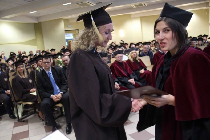 Zdjęcie nr 170 z galerii Gala wręczenia dyplom&oacute;w absolwentom studi&oacute;w II stopnia