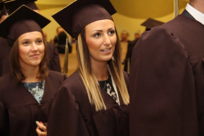 Zdjęcie nr 19 z galerii Gala wręczenia dyplom&oacute;w absolwentom studi&oacute;w II stopnia