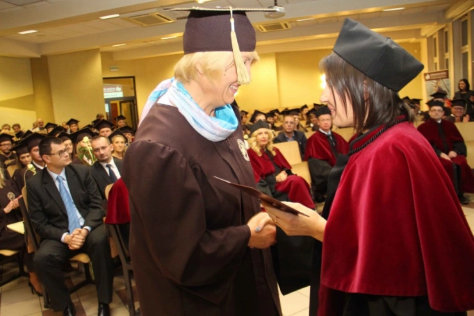 Zdjęcie nr 171 z galerii Gala wręczenia dyplom&oacute;w absolwentom studi&oacute;w II stopnia