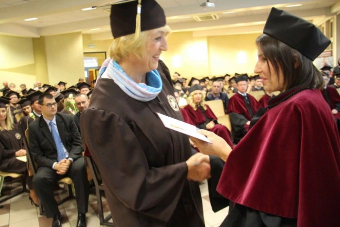 Zdjęcie nr 173 z galerii Gala wręczenia dyplom&oacute;w absolwentom studi&oacute;w II stopnia