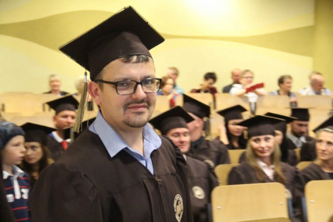 Zdjęcie nr 20 z galerii Gala wręczenia dyplom&oacute;w absolwentom studi&oacute;w II stopnia