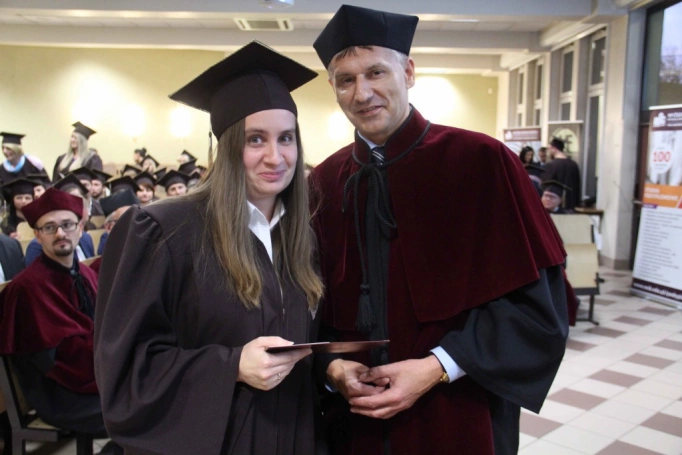 Zdjęcie nr 180 z galerii Gala wręczenia dyplom&oacute;w absolwentom studi&oacute;w II stopnia