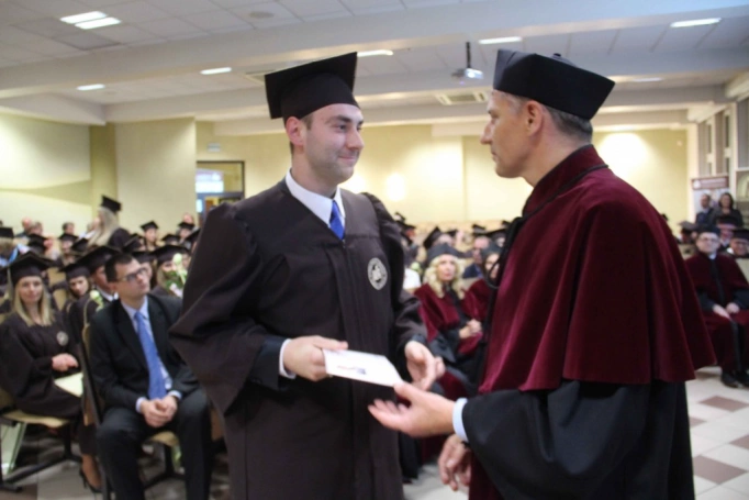 Zdjęcie nr 181 z galerii Gala wręczenia dyplom&oacute;w absolwentom studi&oacute;w II stopnia