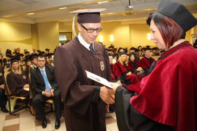 Zdjęcie nr 186 z galerii Gala wręczenia dyplom&oacute;w absolwentom studi&oacute;w II stopnia