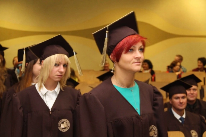 Zdjęcie nr 21 z galerii Gala wręczenia dyplom&oacute;w absolwentom studi&oacute;w II stopnia