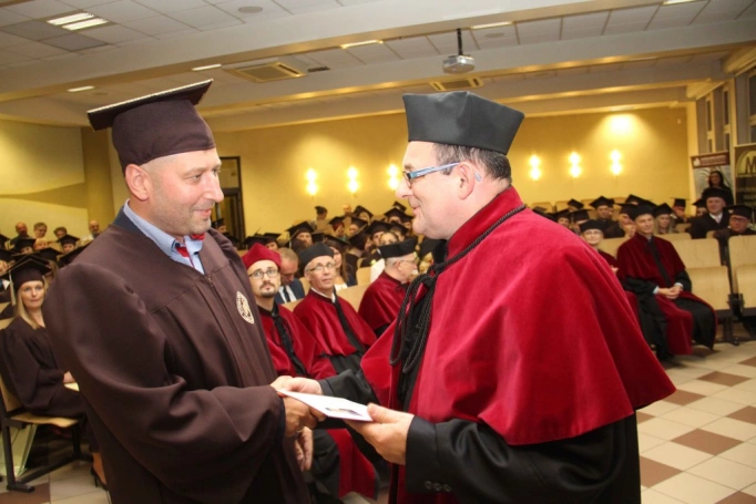 Zdjęcie nr 188 z galerii Gala wręczenia dyplom&oacute;w absolwentom studi&oacute;w II stopnia