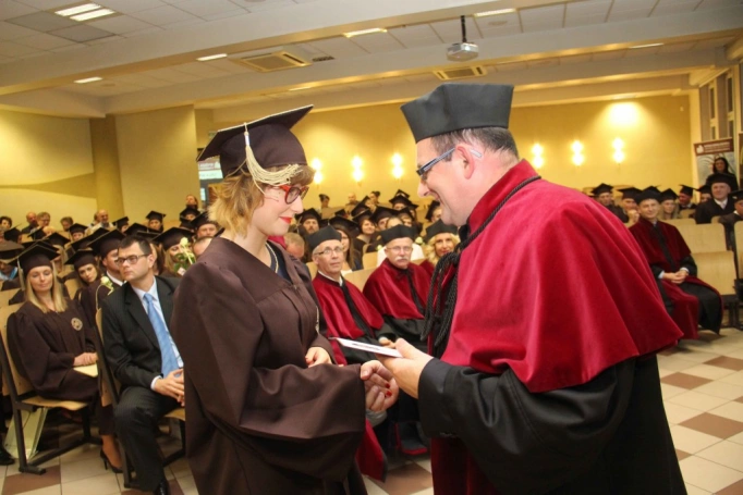 Zdjęcie nr 189 z galerii Gala wręczenia dyplom&oacute;w absolwentom studi&oacute;w II stopnia