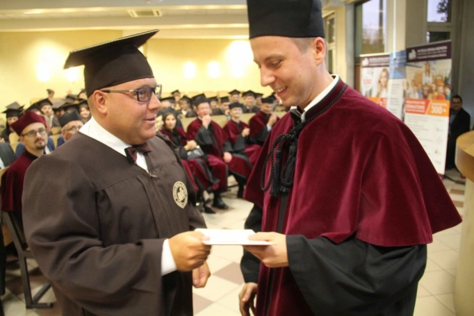 Zdjęcie nr 194 z galerii Gala wręczenia dyplom&oacute;w absolwentom studi&oacute;w II stopnia