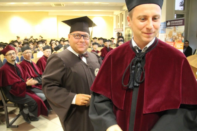 Zdjęcie nr 195 z galerii Gala wręczenia dyplom&oacute;w absolwentom studi&oacute;w II stopnia