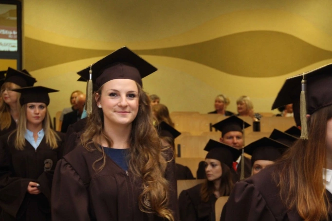 Zdjęcie nr 22 z galerii Gala wręczenia dyplom&oacute;w absolwentom studi&oacute;w II stopnia