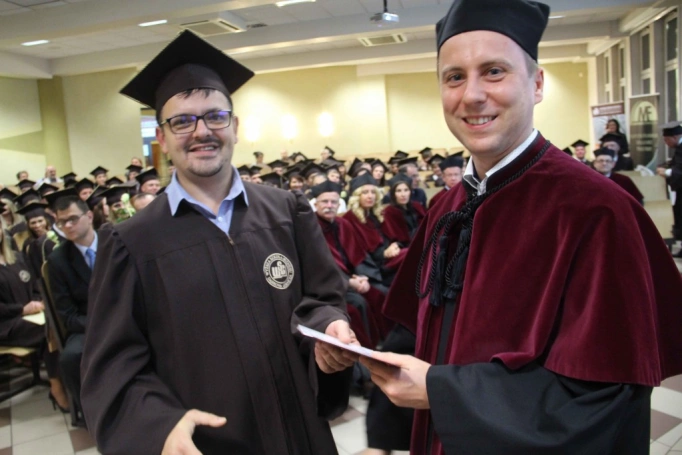 Zdjęcie nr 196 z galerii Gala wręczenia dyplom&oacute;w absolwentom studi&oacute;w II stopnia