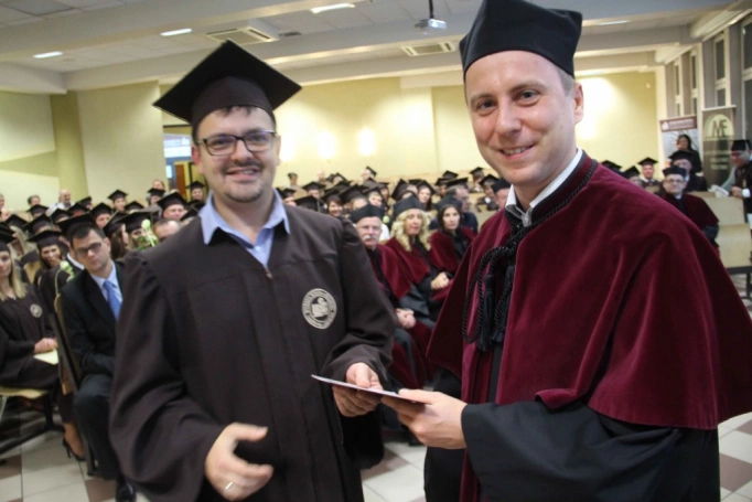 Zdjęcie nr 197 z galerii Gala wręczenia dyplom&oacute;w absolwentom studi&oacute;w II stopnia